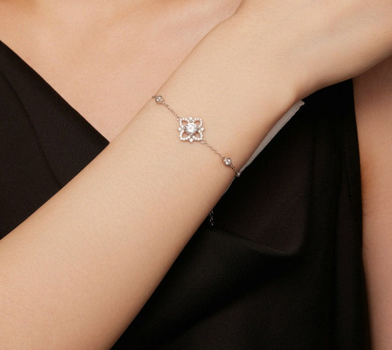 Tanisy 0.5ct Moissanite Adjustable Bracelet featuring diamond flower design.